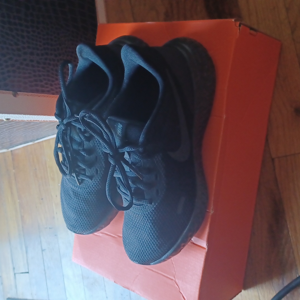 Nike Revolution 5